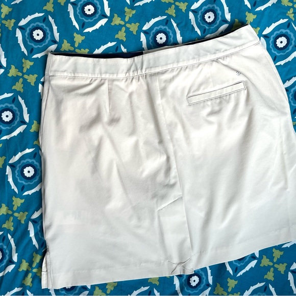 NEW Izod GOLF Swing Flex Size 6 SKORT Skirt CREAM - Picture 5 of 7